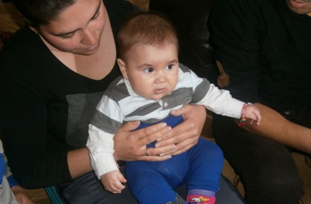 6-месечно бебе оцеля след грешка на фармацевт