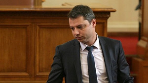 Добрев Полагане на кабели за ток под земята не би