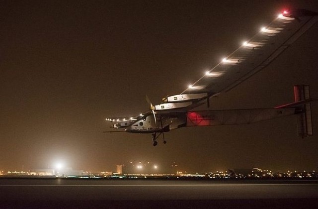 Заради лошо време удължиха престоя на „Солар импулс” в град в Индия