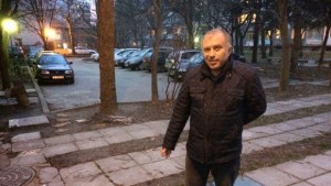 Човекът с плочките Взех ги с разрешение сложих ги на