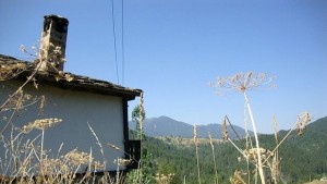 В Лъки градят къща която ще събере природата и наследството