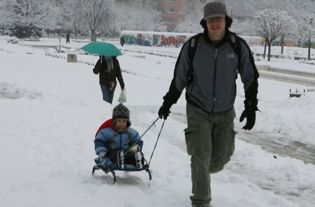 Чака ни ново застудяване от сряда и още сняг
