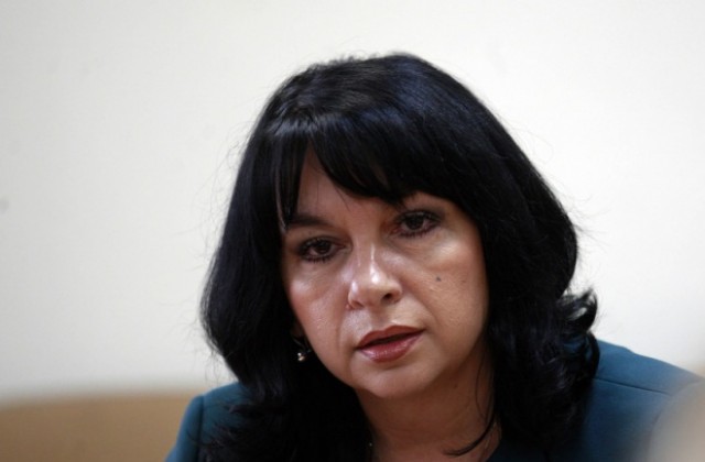 Петкова: Управляващите нямат вина за съкратените 300 работници във „Видахим