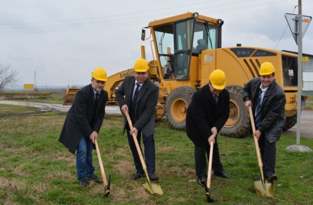 Още 15 км общински пътища ремонтират в Павликени