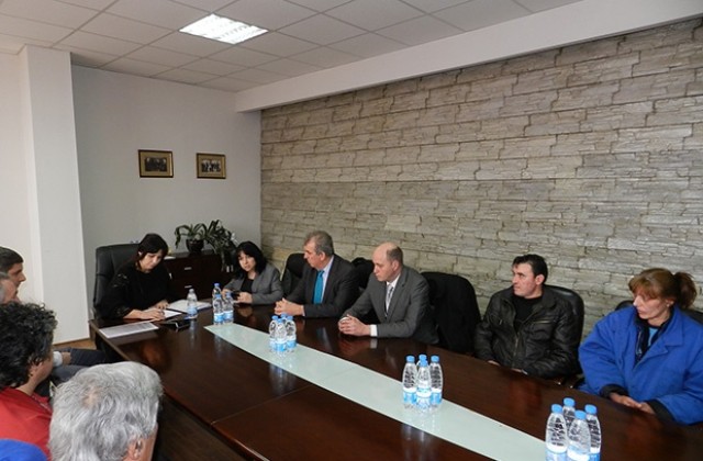 Може да не съкратят всички работници на Видахим