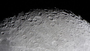 Луната е на слоеве като кромид лук