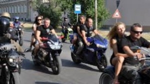 С 40 км ч на шествието на Мото сезон 2015