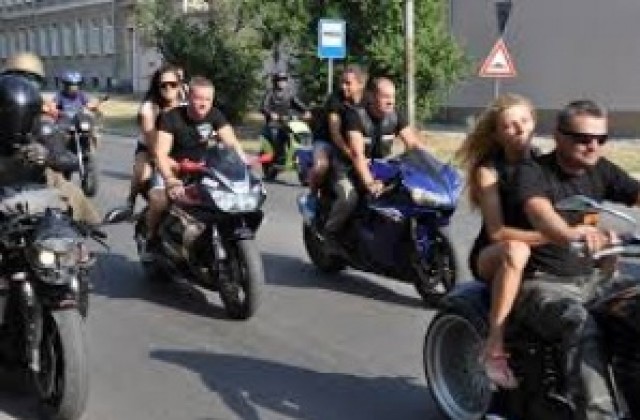 С 40 км/ч на шествието на Мото сезон 2015 във Варна