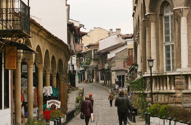 200 нови знамена ще украсят Велико Търново за празника на града