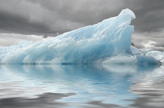 Маси топла вода проникват под ледника Тотен в Антарктида