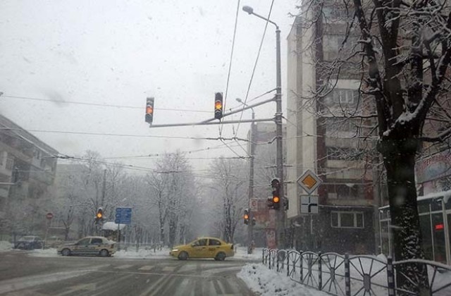 Приключи ремонтът на светофара на ул. „Екзарх Йосиф”