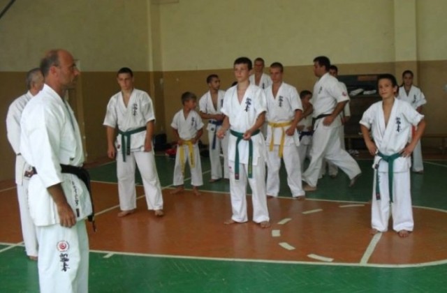 30 спортни клуба ще получат финансиране от Община Шумен