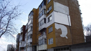 Шест сдружения на собственици в Свищов подписаха договори за саниране