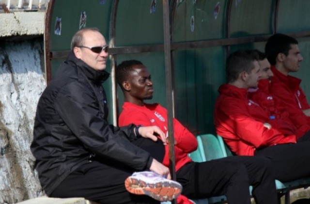 Емил Велев подаде оставка като треньор на Хасково” след загубата от Славия