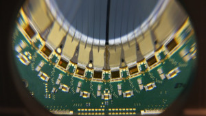 Учени от ЦЕРН уточниха данните за масата на Хигс бозона