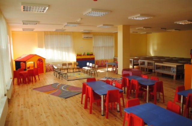 Подготвят менютата за диетично хранене на деца със специални нужди