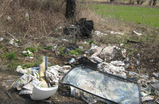 Нерегламентирани сметища се появиха отново в Дупница