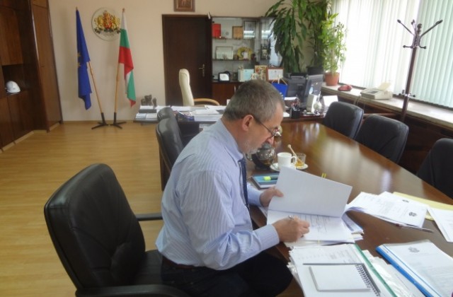 Първите два договора за безплатно саниране на сгради са факт