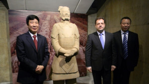 Генерал от Теракотената китайска армия украси фоайето на Община В