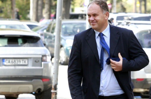 Цената на паркирането в столицата трябва да е двойно по-ниска