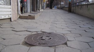 Пръскат шахтите срещу плъхове и мишки в община Тунджа