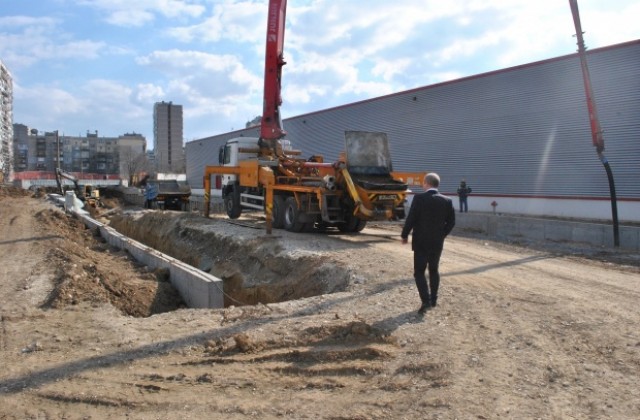 Кметът инспектира реконструкцията на Кръговото и изграждането на пробива при Кауфланд