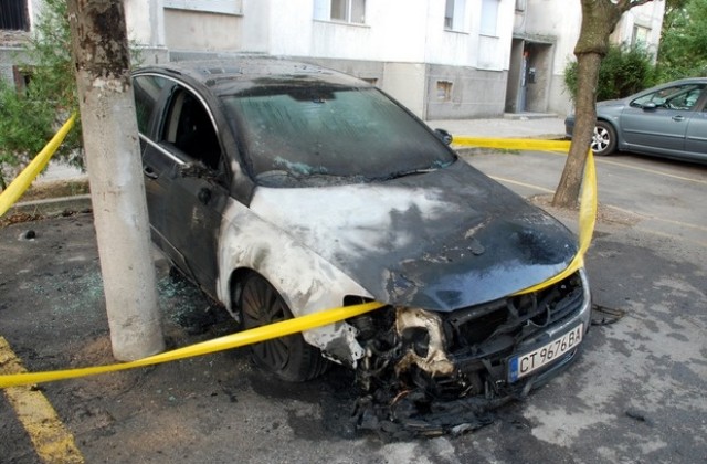 Лек автомобил изгоря на ул. Доростол
