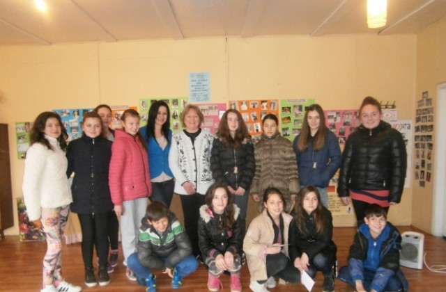 Изложба „Кюстендилска пролет- момичетата от 90- те години в читалище „Ильо войвода 1965