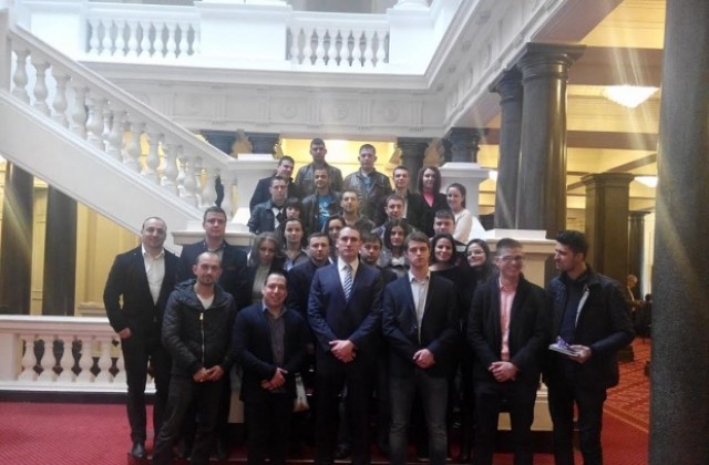 Младежи от ГЕРБ – Стара Загора посетиха Народното събрание