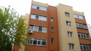 Подписват първите три договора за цялостно саниране