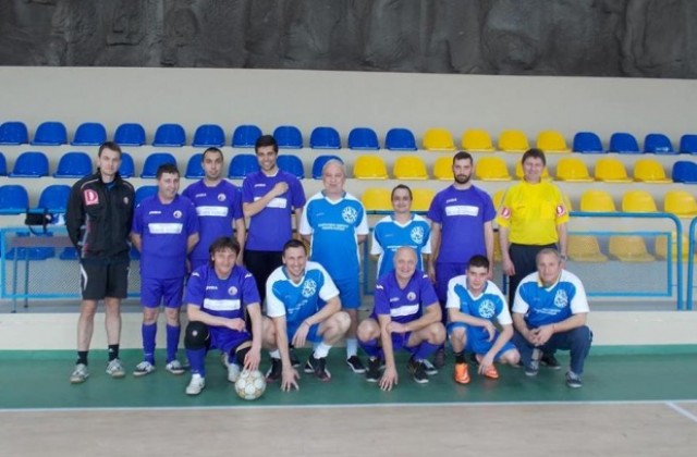 Зрелищно 10:10 между общинари и преподаватели във ВТУ за празника на града