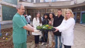 Специален концерт и цветна алея подариха на Клиниката по УНГ