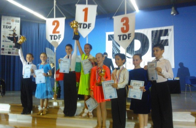 Злато за Ксани денс от турнир по спортни танци в Солун