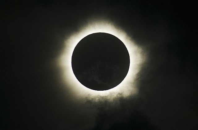 В пика на затъмнението Луната ще закрие Слънцето на 56%