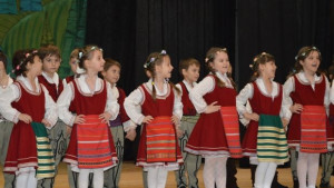 Децата на Сандански поканиха пролетта