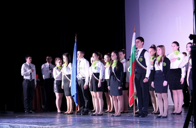 Кметът приветства учители и ученици за 50-та годишнина на ПГ по туризъм