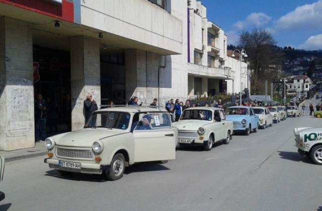 Накипрени трабантчета дефилираха във В. Търново