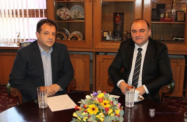 Посланик ще помага за побратимяването на В. Търново и Баня лука