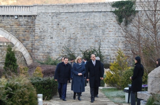 Цецка Цачева и Цветан Цветанов сред гостите за празника на В. Търново