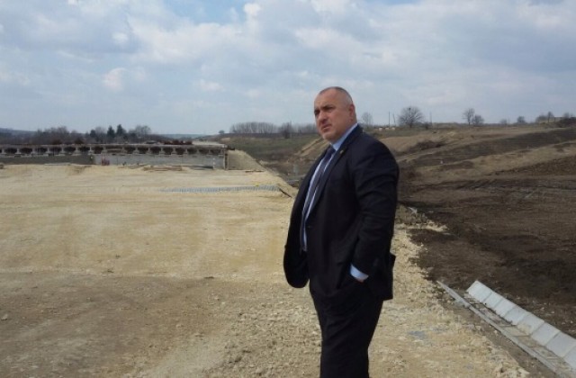Бойко Борисов е инспектирал строежа на магистралата край Шумен