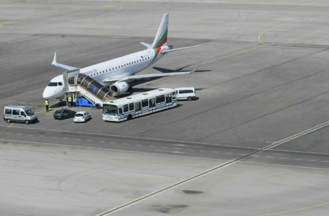 Близо 4,5 млн. пътници минали през основните ни летища през 2014-а