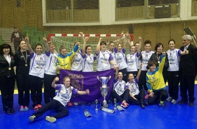 Търновските хандбалистки тримуфираха с 12-та Купа на България в зала Орловец