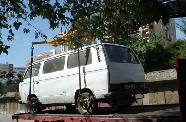 Вдигат от улиците старите трошки
