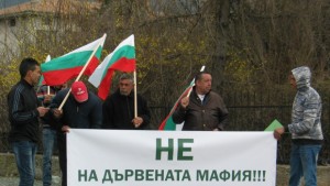 Износители на дървесина протестираха но не затвориха прохода