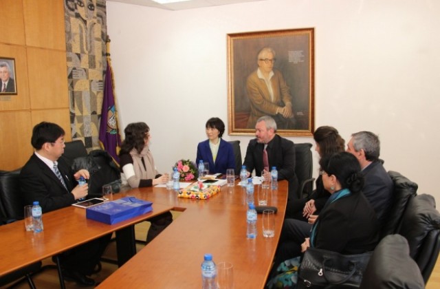 Японски студенти на двуседмично обучение във ВТУ