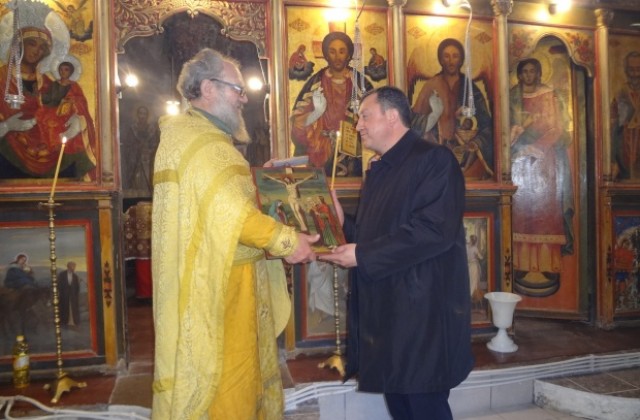 На Благовещение откриха църквата в Караисен след мащабен ремонт