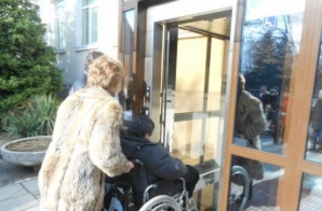 Стартира прием на документи за лични асистенти