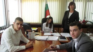 Ученици управляваха за ден Областната управа