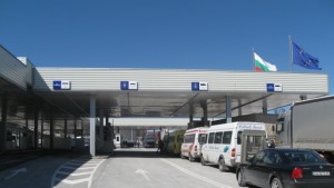 Знамената на ГКПП Гюешево и Олтоманци и на Областна управа