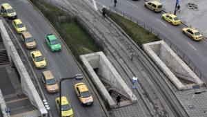 Таксиметровите шофьори на бунт срещу Юбер